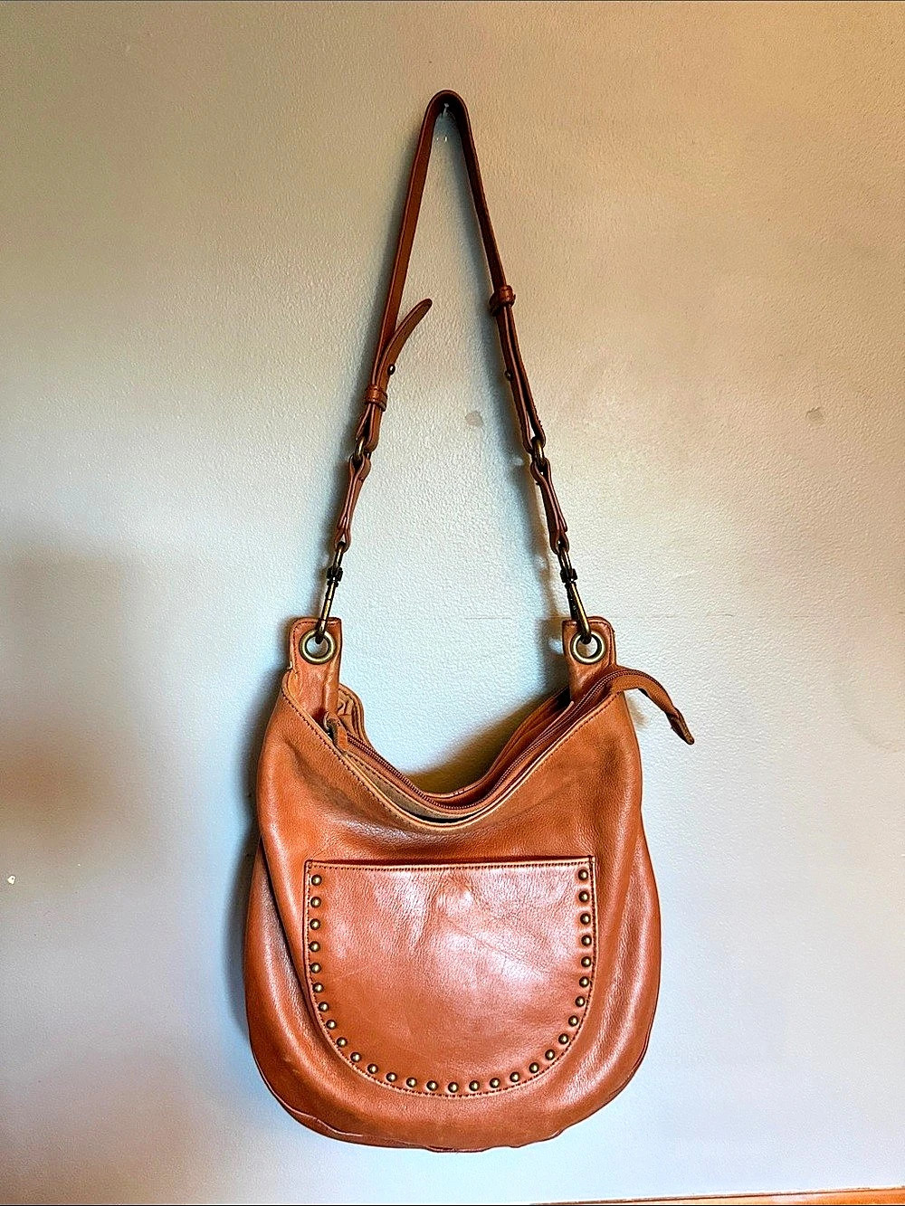 The Sak "Zinnia" Leather Slouchy Hobo Shoulder Bag - Cognac Tan